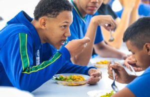 ATENÇÃO, CANTINEIROS! Venda de refrigerante, bala e salgadinho agora são proibidos nas escolas estaduais de MT
