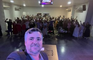 Entre lágrimas e gratidão: Pastor Vagner é homenageado pelos mais de 06 anos de dedicação, fé e transformação de vidas em Colider