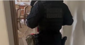 VENDA DE SENTENÇA: Polícia Federal encontra fuzil, pistola e Rolex em operação deflagrada nesta segunda-feira(08)VÍDEO