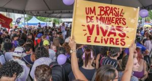 Brasil começa a pagar pensão para filhos órfãos de vítimas de feminicídio; veja quem tem direito