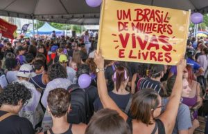 Brasil começa a pagar pensão para filhos órfãos de vítimas de feminicídio; veja quem tem direito
