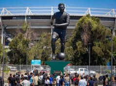 México faz estátua gigante em homenagem a Pelé em estádio da Copa do Mundo