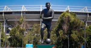 México faz estátua gigante em homenagem a Pelé em estádio da Copa do Mundo