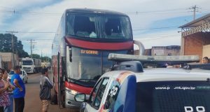Homem tenta matar passageiro com faca dentro de ônibus em rodoviária de MT