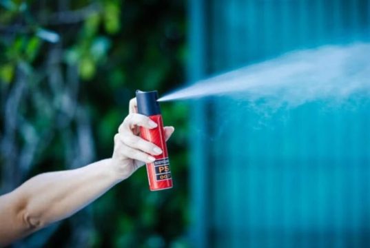 Aprovado pelo Senado o uso de spray de pimenta para autoproteção de mulheres; veja quem pode comprar