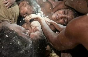Mãe com 03 filhos ficam 11 dias entre os escombros: com leite materno alimentou e derrotou a morte