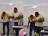 Professor homenageia pai idoso que voltou a estudar na EJA: “ele vendeu tudo pra eu estudar”; vídeo