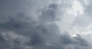 Frente fria traz tempestades e queda de temperatura no sul do país nesta sexta-feira(24)