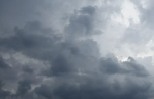 Frente fria traz tempestades e queda de temperatura no sul do país nesta sexta-feira(24)