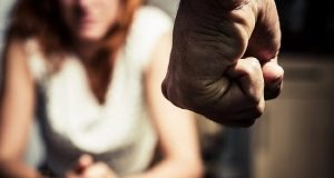 NORTÃO MT: marido acusa esposa da prática de prostituição e ameaça matá-la com cinco tiros