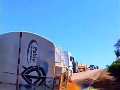 Ultrapassagem forçada provoca tombamento de caminhão-tanque com biodiesel na BR-163; vídeo