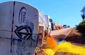 Ultrapassagem forçada provoca tombamento de caminhão-tanque com biodiesel na BR-163; vídeo