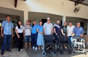 Prefeitura de Colíder e Câmara de Vereadores entregam cadeiras de rodas e de banho à Casa do Peregrino