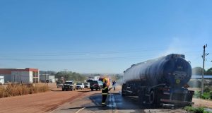 NORTÃO MT: incêndio em carreta-tanque carregada com combustível de aviação na BR-163 é socorrido pelo Corpo de Bombeiros