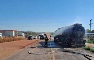 NORTÃO MT: incêndio em carreta-tanque carregada com combustível de aviação na BR-163 é socorrido pelo Corpo de Bombeiros