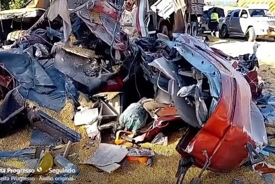 Colisão entre duas carretas mata dois motoristas na BR-163 neste domingo(16)