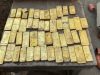 Operário de 18 anos encontra tesouro com 49 barras de ouro além de moedas ao furar parede de obra