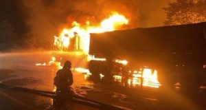COLIDER: Corpo de Bombeiros controla incêndio em carreta na rodovia MT-320 neste domingo(09)