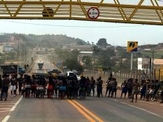 Indígenas bloqueiam na manhã de hoje(25) a BR-163 em Novo Progresso e interrompem trânsito no sentido Mato Grosso