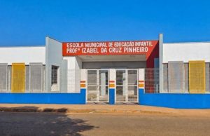 Uma escola com nome de duas professoras; erro gera impasse antes de inauguração