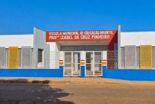 Uma escola com nome de duas professoras; erro gera impasse antes de inauguração