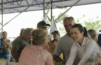 Flavinha visita Feira Livre de Colíder ao lado de Fábio Furlanetto e reforça diálogo com pequenos produtores