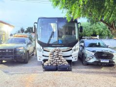 Droga é apreendida pelas PM e Gefron escondida em bagageiro de ônibus de Prefeitura Municipal de MT