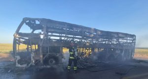 Incêndio em ônibus de viagem para Nortão conta com serviços dos bombeiros MT