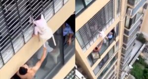 Vizinhos salvam menina de 3 anos pendurada no 12º andar de prédio; vídeo