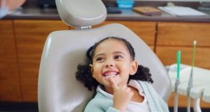 Adeus à broca? Líquido consegue paralisar mais da metade das cáries em estudo nos Estados Unidos