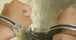 Jovem é preso por vender conta bancária para receber R$ 50 mil de golpe contra idoso