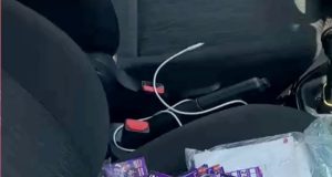 R$ 1,7 mil e material de campanha em carro suspeito de espalhar santinhos em cidade do Nortão é encontrado pela PF