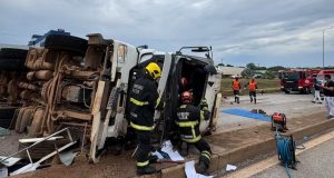 NORTE MT: Bombeiros retiram vítima das ferragens após acidente com morte na BR-163 nesta segunda-feira(05)