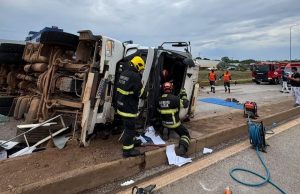 NORTE MT: Bombeiros retiram vítima das ferragens após acidente com morte na BR-163 nesta segunda-feira(05)